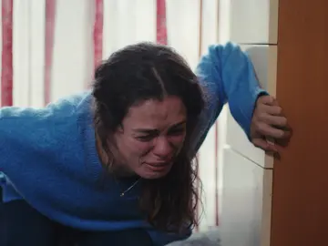 La desgarradora angustia de Bahar tras saber que Yeliz ha muerto La desgarradora angustia de Bahar tras saber que Yeliz ha muerto