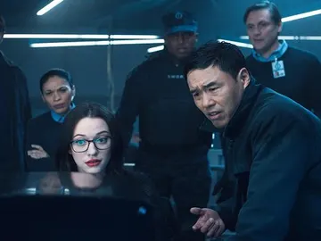 Kat Dennings y Randall Park en 'WandaVision' Kat Dennings y Randall Park en 'WandaVision'