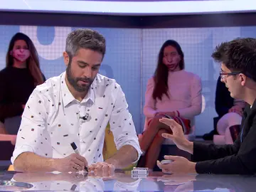 ¡A traición! Jorge Luengo sorprende con un truco en ‘Pasapalabra’: “Eres un genio” ¡A traición! Jorge Luengo sorprende con un truco en ‘Pasapalabra’: “Eres un genio”