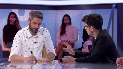 ¡A traición! Jorge Luengo sorprende con un truco en ‘Pasapalabra’: “Eres un genio” ¡A traición! Jorge Luengo sorprende con un truco en ‘Pasapalabra’: “Eres un genio”