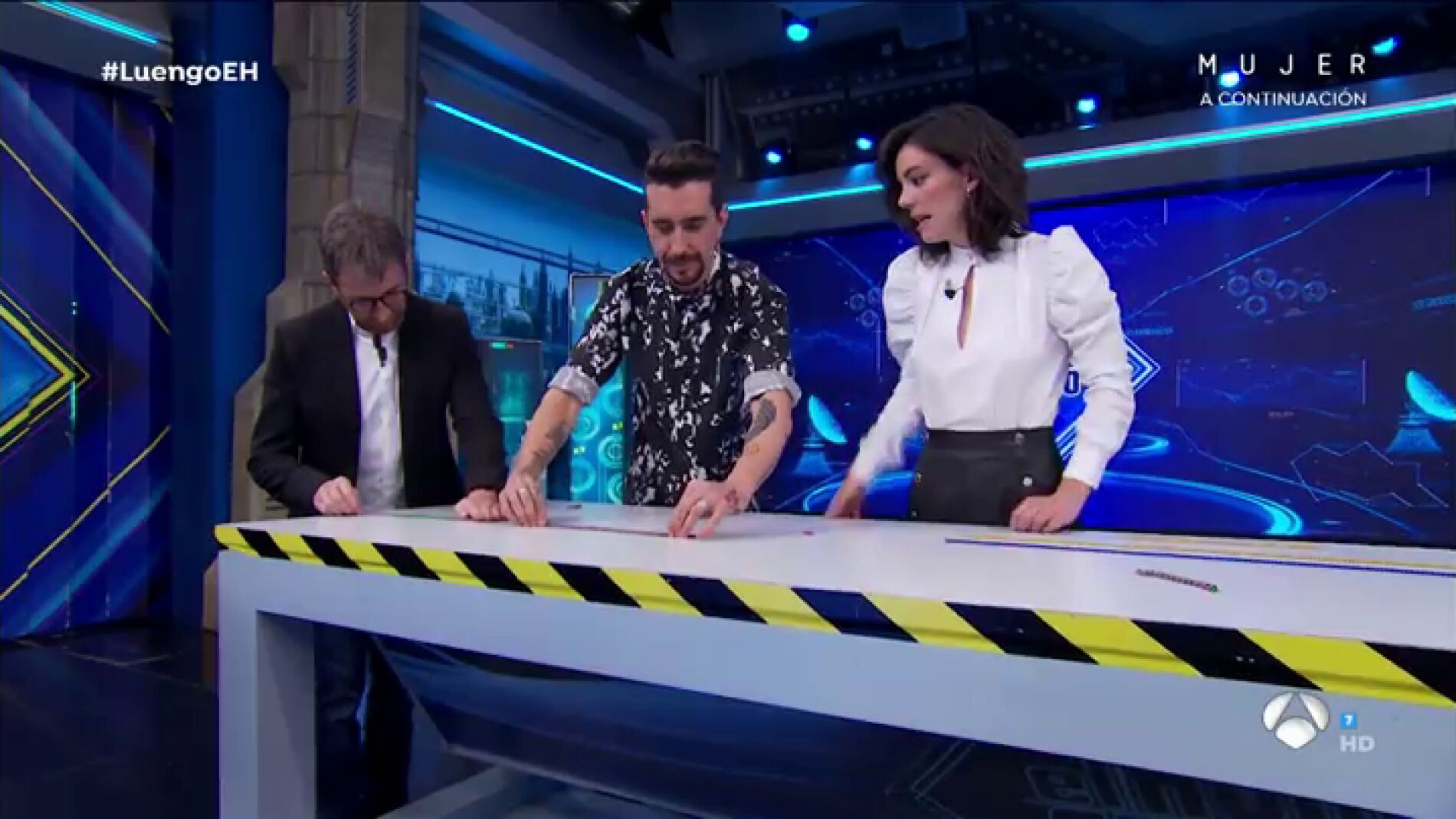 Marron sorprende con la belleza de la atracci&oacute;n crom&aacute;tica a trav&eacute;s de los imanes