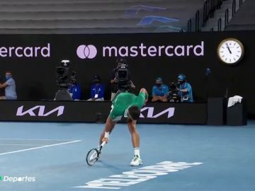 El momento en que Djokovic destroza su raqueta en el Open de Australia: "Recuperé mi concentración entonces"