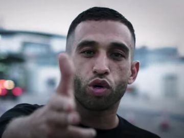 El polémico vídeo de Mister You, rapero francés, haciendo apología del narcotráfico en La Línea