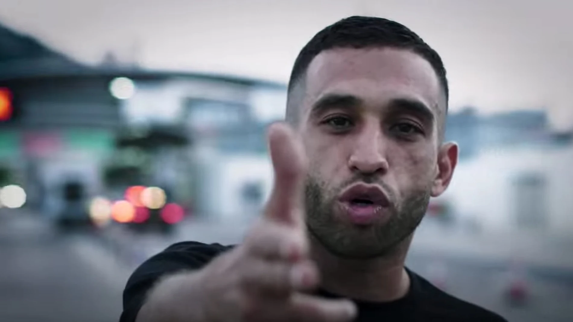 El polémico vídeo de Mister You, rapero francés, haciendo apología del narcotráfico en La Línea El polémico vídeo de Mister You, rapero francés, haciendo apología del narcotráfico en La Línea