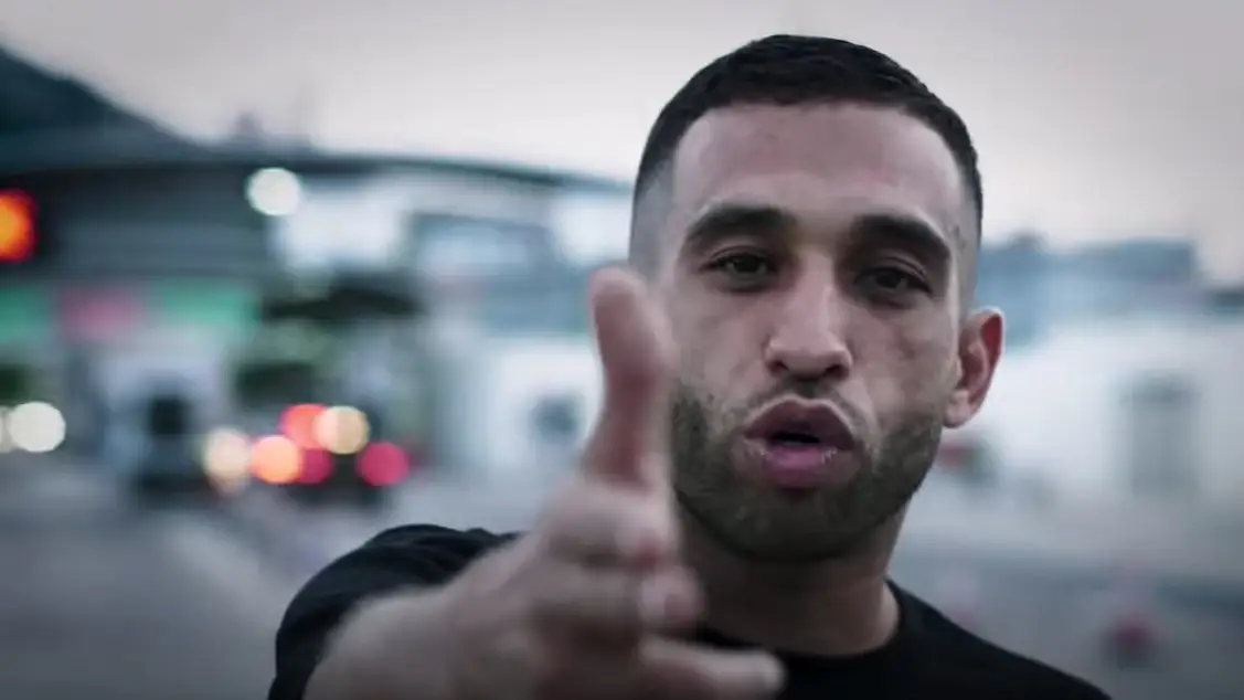 El polémico vídeo de Mister You, rapero francés, haciendo apología del narcotráfico en La Línea El polémico vídeo de Mister You, rapero francés, haciendo apología del narcotráfico en La Línea