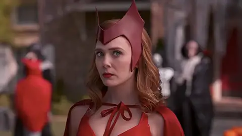 Elizabeth Olsen como Wanda Elizabeth Olsen como Wanda