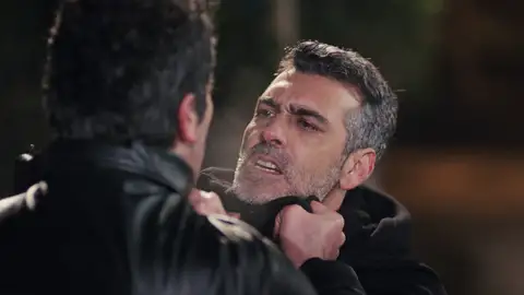 Los celos de Sarp llegan al máximo: ¡amenaza de muerte a Arif! Los celos de Sarp llegan al máximo: ¡amenaza de muerte a Arif!