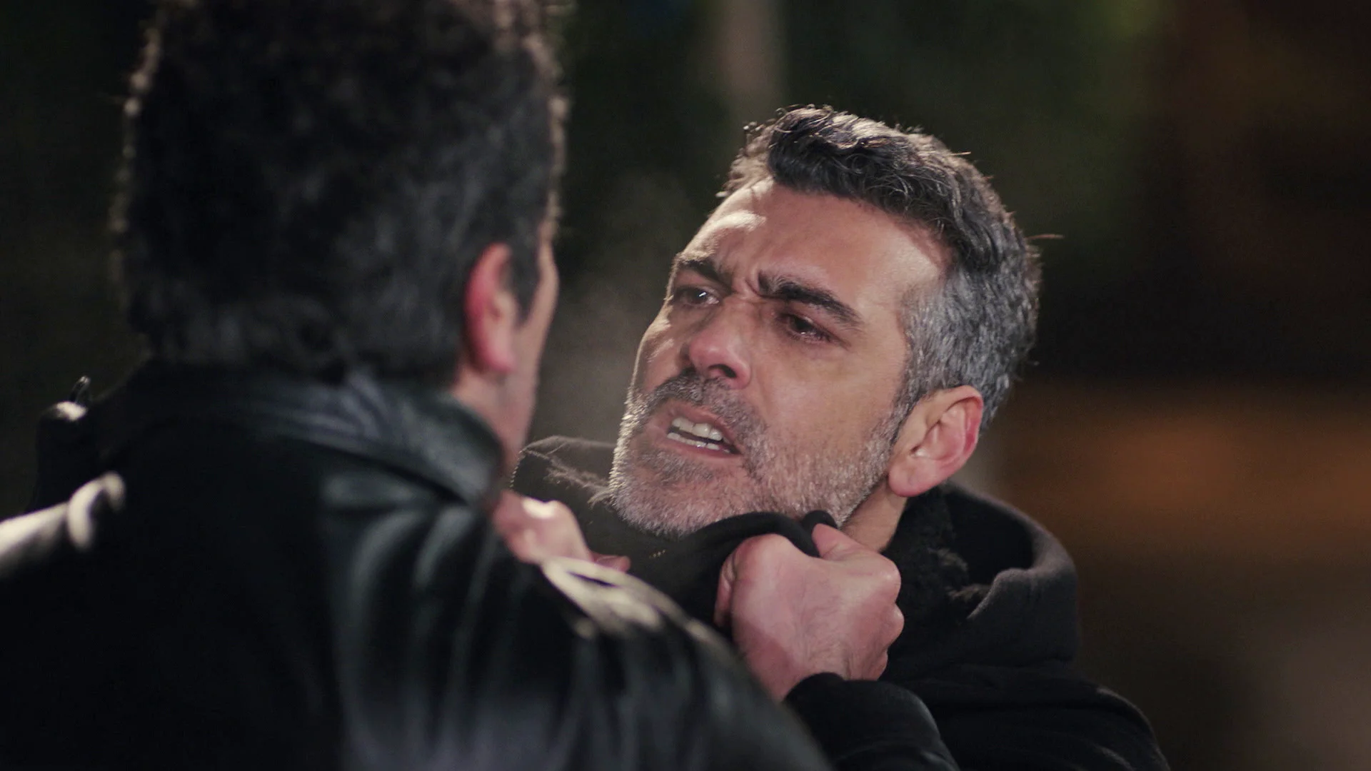 Los celos de Sarp llegan al máximo: ¡amenaza de muerte a Arif! Los celos de Sarp llegan al máximo: ¡amenaza de muerte a Arif!