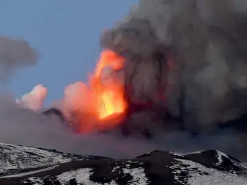 El volcán Etna entra en erupción El volcán Etna entra en erupción