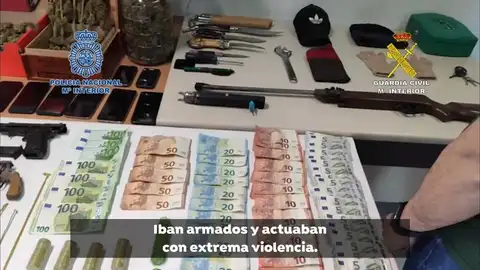 La policía detiene a 5 personas por atracos en viviendas en los que empleaban violencia e intimidación en la Vega Baja La policía detiene a 5 personas por atracos en viviendas en los que empleaban violencia e intimidación en la Vega Baja