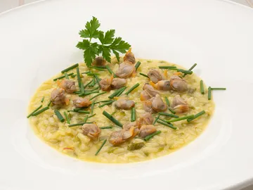 Elaboración y resultado de la receta de arroz con berberechos de Arguiñano en 3 minutos Elaboración y resultado de la receta de arroz con berberechos de Arguiñano en 3 minutos