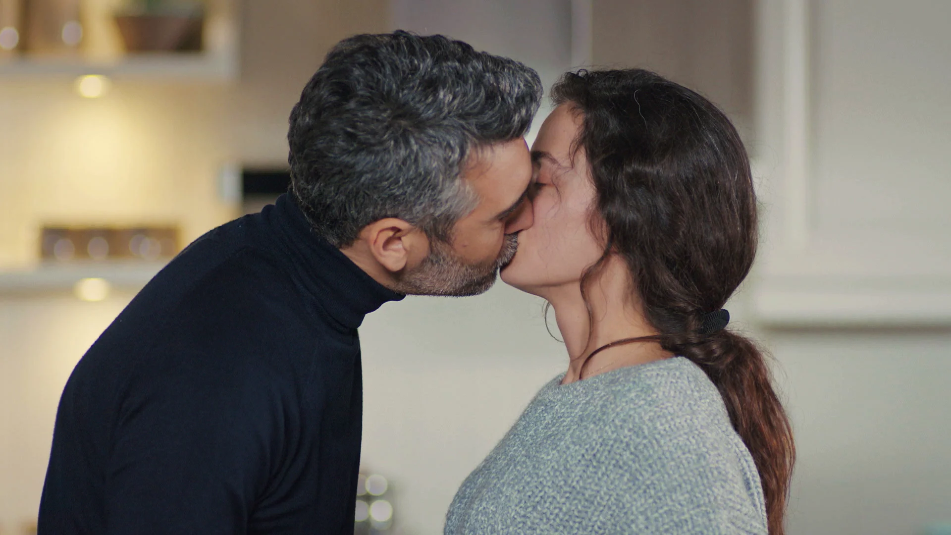 La inesperada respuesta de Bahar al beso de Sarp La inesperada respuesta de Bahar al beso de Sarp