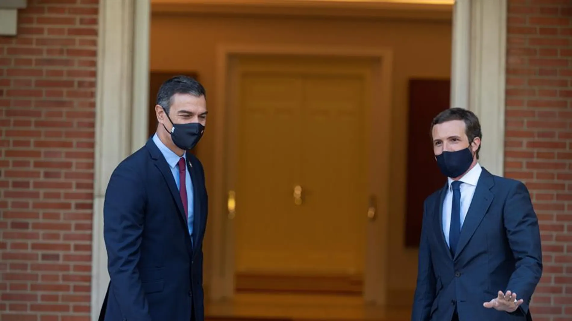 El presidente del Gobierno, Pedro Sánchez y el líder del PP, Pablo Casado