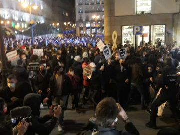 Enfrentamientos entre la policía y seguidores de Pablo Hasél en el centro de Madrid