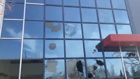 La comisaría de los Mossos en Vic y sus cámaras de seguridad totalmente destrozadas tras los disturbios por la detención de Pablo Hasél La comisaría de los Mossos en Vic y sus cámaras de seguridad totalmente destrozadas tras los disturbios por la detención de Pablo Hasél