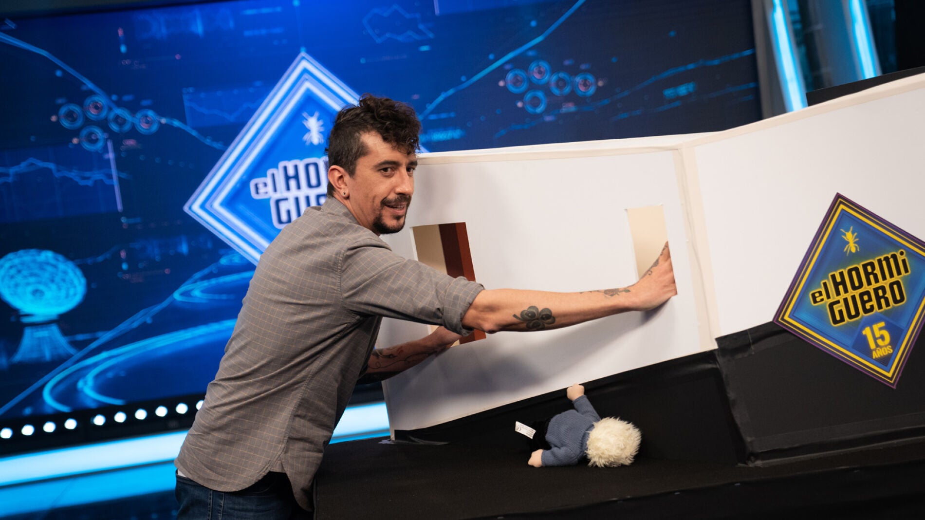 La habitaci&oacute;n 'imposible' enga&ntilde;a a la vista de Michelle Jenner y Hugo Silva en 'El Hormiguero 3.0'