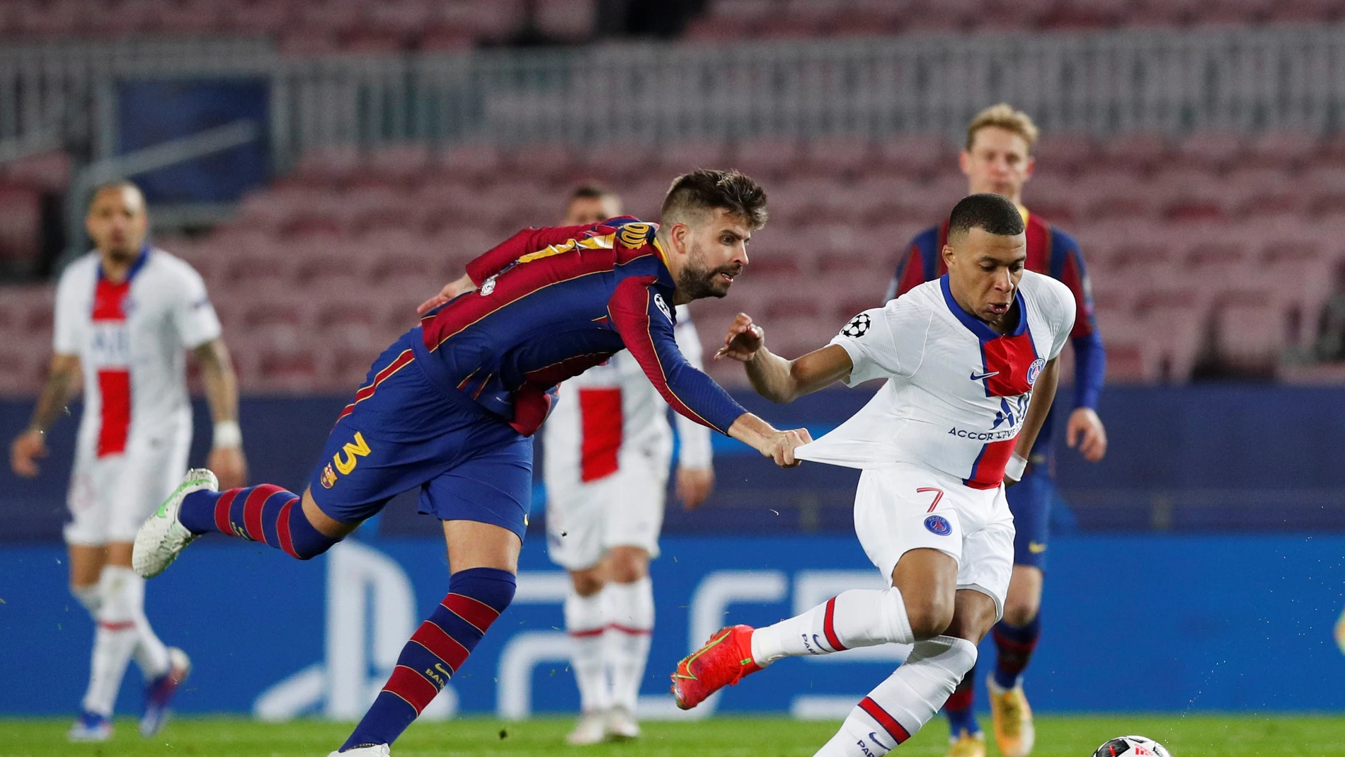 Mbappé, a Jordi Alba en perfecto castellano durante el partido: "En la calle yo te mato" Mbappé, a Jordi Alba en perfecto castellano durante el partido: "En la calle yo te mato"