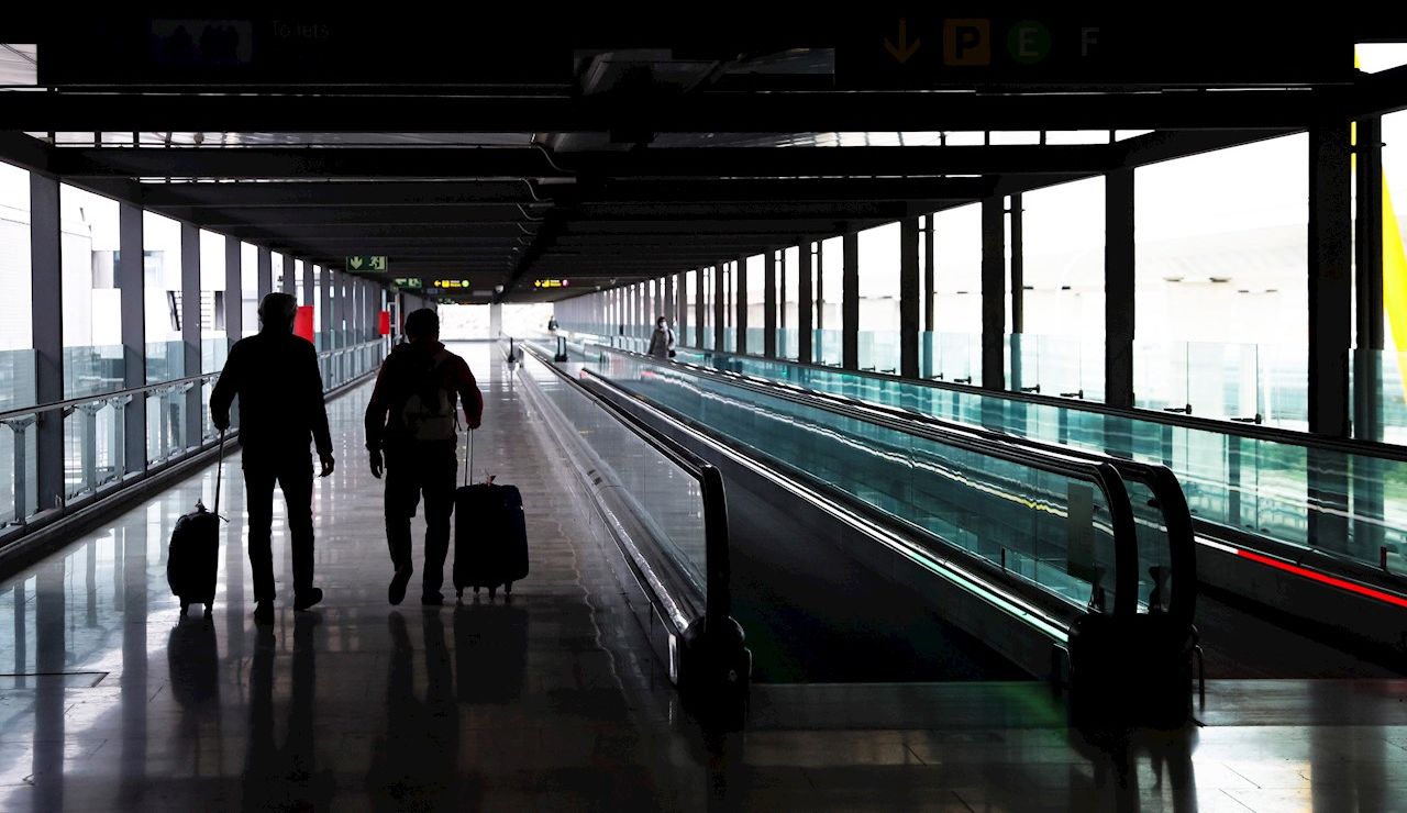 España impone cuarentena obligatoria a los pasajeros procedentes de Brasil y Sudáfrica España impone cuarentena obligatoria a los pasajeros procedentes de Brasil y Sudáfrica