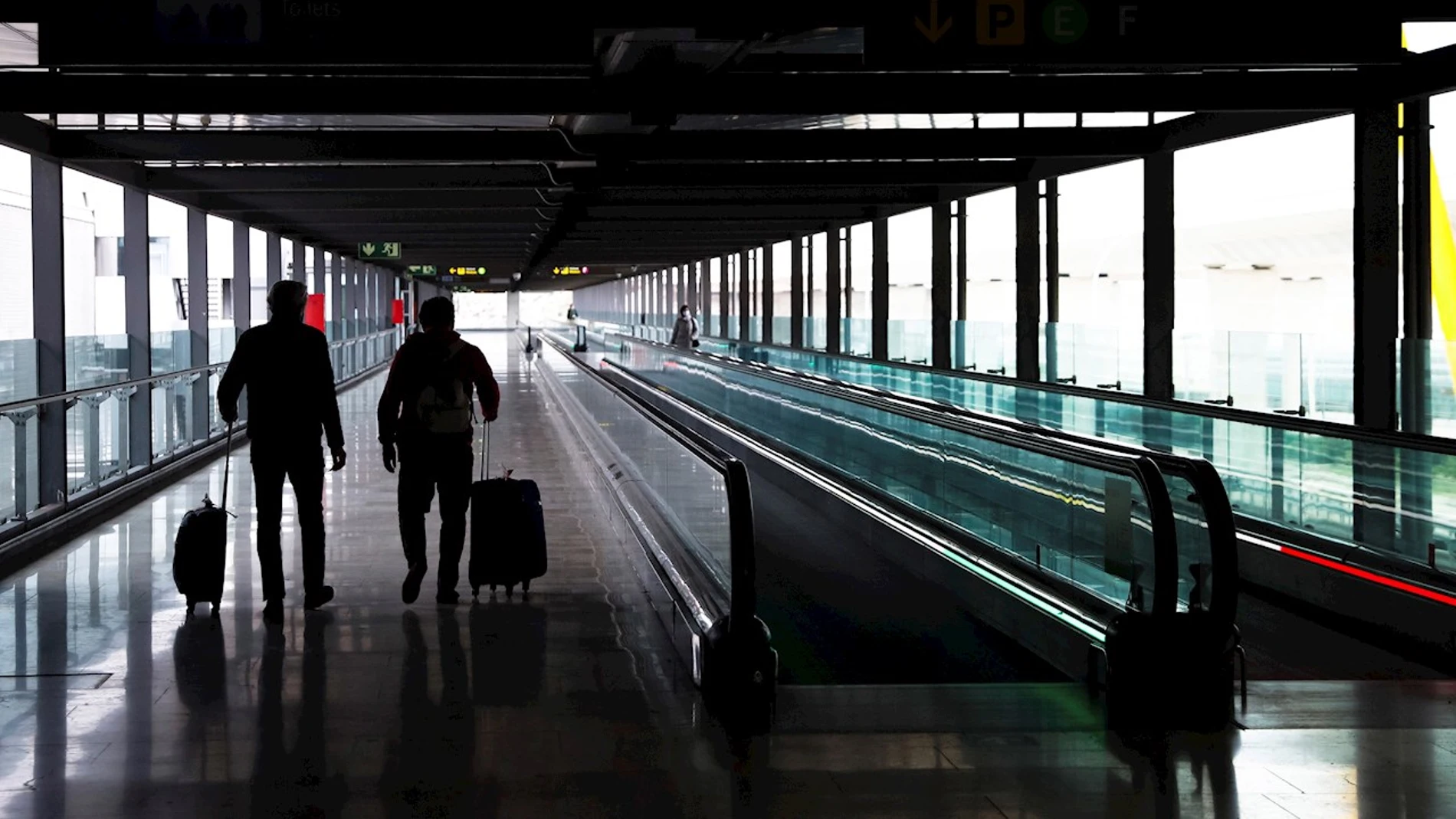 España impone cuarentena obligatoria a los pasajeros procedentes de Brasil y Sudáfrica España impone cuarentena obligatoria a los pasajeros procedentes de Brasil y Sudáfrica