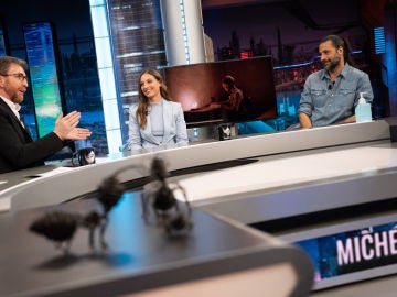 Michelle Jenner y Hugo Silva se ponen tiernos al hablar de 'Los hombres de Paco': "Es como estar con la familia" 