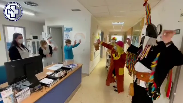 Carnaval en el hospital de Ourense para levantar el ánimo a sanitarios y pacientes con el espíritu del entroido Carnaval en el hospital de Ourense para levantar el ánimo a sanitarios y pacientes con el espíritu del entroido