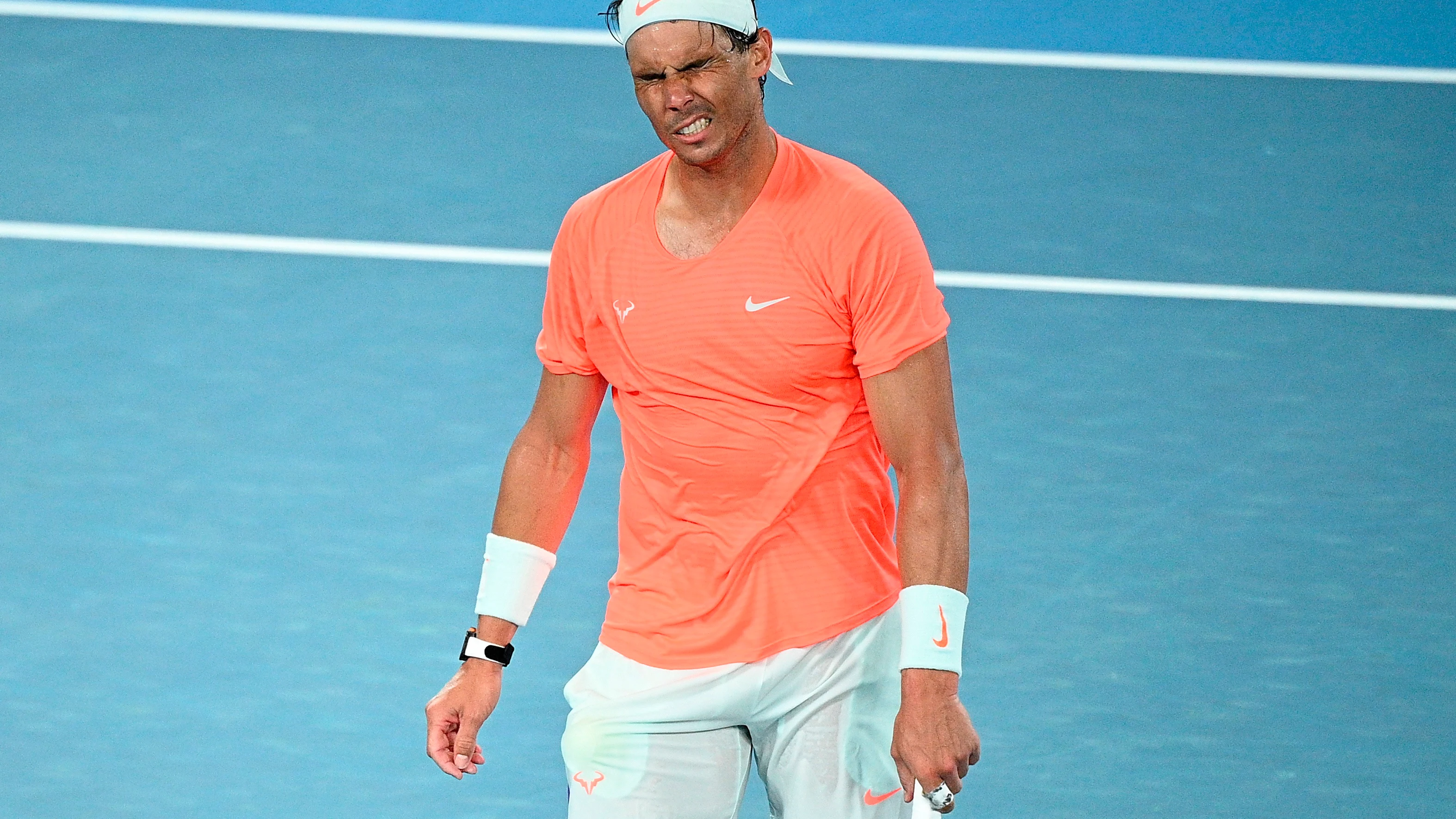 Rafa Nadal gesticula en su partido ante Stefanos Tsitsipas