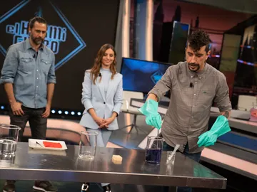 Marron llena de dudas a Michelle Jenner con el mágico viaje del azul Marron llena de dudas a Michelle Jenner con el mágico viaje del azul