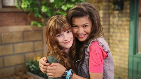 Bella Thorne y Zendaya en 'Shake It Up' Bella Thorne y Zendaya en 'Shake It Up'