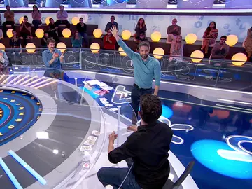 ¡Los pelos de punta! Jorge Luengo convierte en mago a Roberto Leal: “¿Eso lo he hecho yo?” ¡Los pelos de punta! Jorge Luengo convierte en mago a Roberto Leal: “¿Eso lo he hecho yo?”