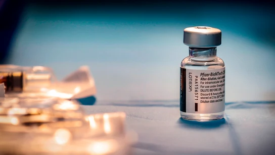 Dosis de la vacuna de Pfizer contra el coronavirus. Dosis de la vacuna de Pfizer contra el coronavirus.