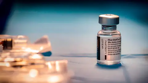 Dosis de la vacuna de Pfizer contra el coronavirus. Dosis de la vacuna de Pfizer contra el coronavirus.