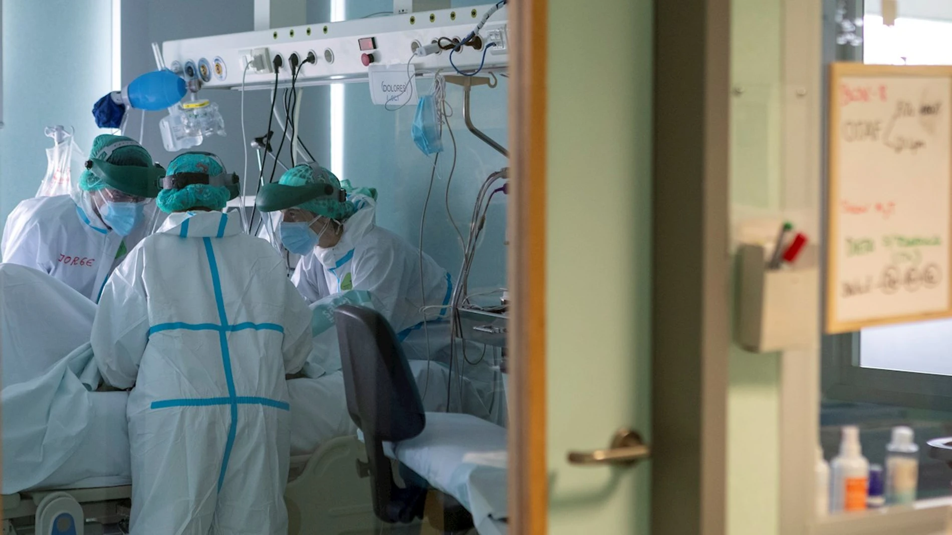 Sanitarios luchando contra el coronavirus Sanitarios luchando contra el coronavirus