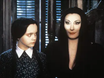 Christina Ricci y Angelica Huston en 'La Familia Addams' Christina Ricci y Angelica Huston en 'La Familia Addams'