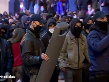 Así son los manifestantes detrás de los disturbios por Pablo Hasèl: grupos organizados, muy jóvenes y radicales