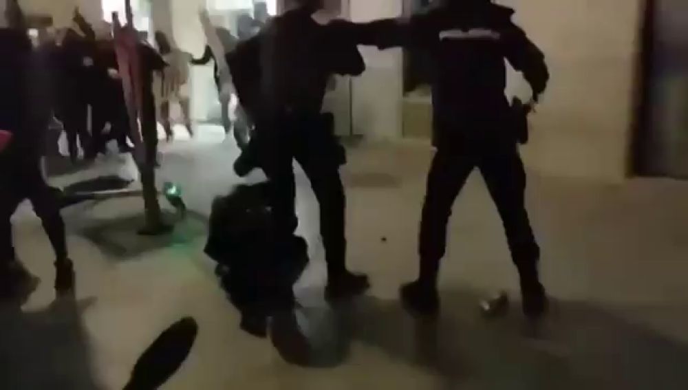 La mujer policía de la unidad que intervino en la manifestación de Madrid es la que recibió más golpes