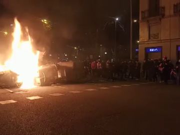 Nueva jornada de altercados, barricadas y fuegos en Cataluña en protesta por el arresto de Pablo Hasél Nueva jornada de altercados, barricadas y fuegos en Cataluña en protesta por el arresto de Pablo Hasél