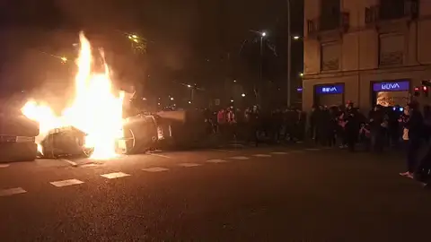 Nueva jornada de altercados, barricadas y fuegos en Cataluña en protesta por el arresto de Pablo Hasél Nueva jornada de altercados, barricadas y fuegos en Cataluña en protesta por el arresto de Pablo Hasél