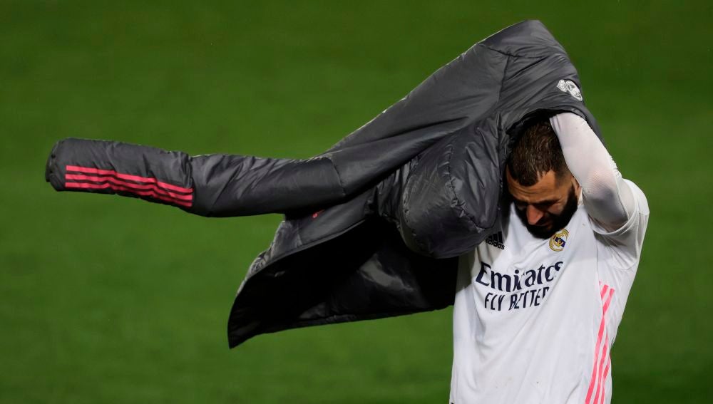 Benzema, baja ante el Valladolid y seria duda para la Champions