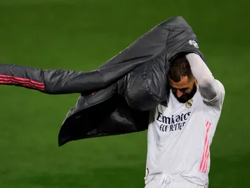 Benzema, baja ante el Valladolid y seria duda para la Champions Benzema, baja ante el Valladolid y seria duda para la Champions