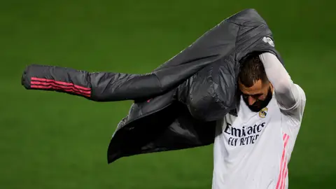 Benzema, baja ante el Valladolid y seria duda para la Champions Benzema, baja ante el Valladolid y seria duda para la Champions
