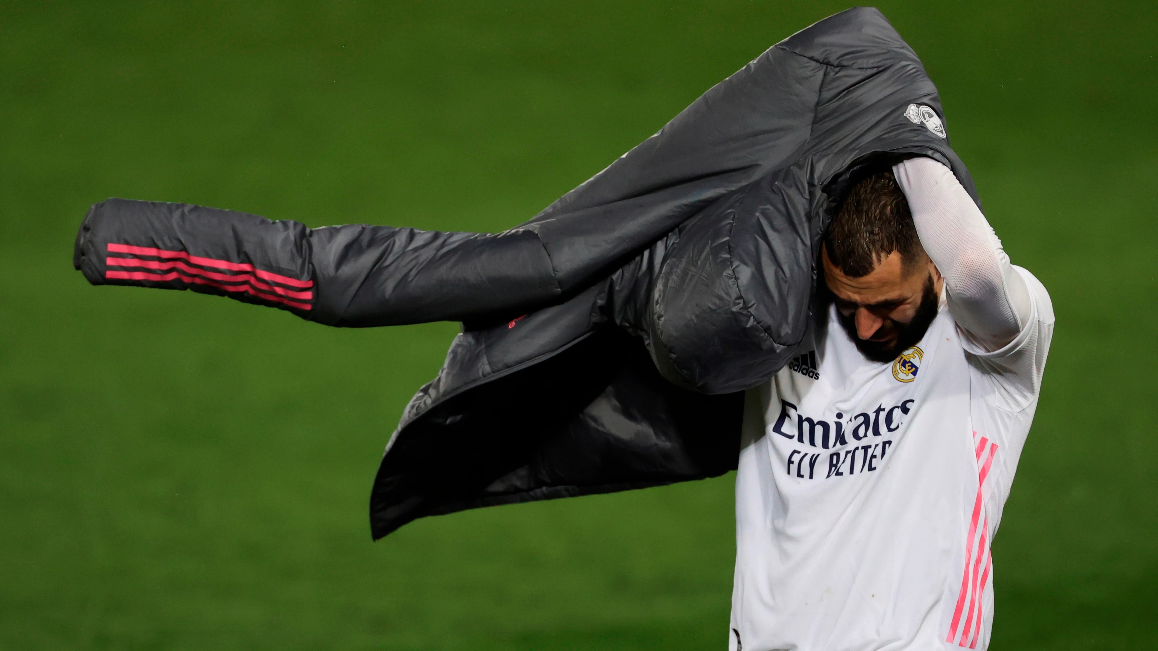 Benzema, baja ante el Valladolid y seria duda para la Champions