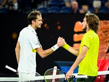 Daniil Medvedev arrolla a Stefanos Tsitsipas y se cita con Djokovic en la final del Open de Australia