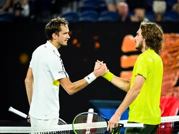 Daniil Medvedev arrolla a Stefanos Tsitsipas y se cita con Djokovic en la final del Open de Australia Daniil Medvedev arrolla a Stefanos Tsitsipas y se cita con Djokovic en la final del Open de Australia