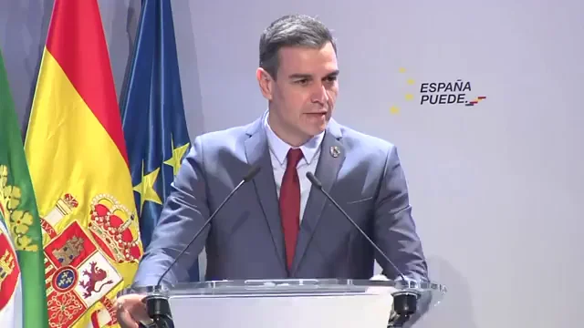Pedro Sánchez se pronuncia por primera vez tras las protestas por Pablo Hasél: "La democracia nunca jamás ampara la violencia" Pedro Sánchez se pronuncia por primera vez tras las protestas por Pablo Hasél: "La democracia nunca jamás ampara la violencia"