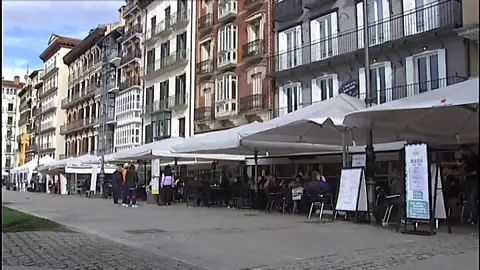 Extremadura levanta el cierre perimetral de sus municipios y reabre la hostelería hasta las 18:00 horas Extremadura levanta el cierre perimetral de sus municipios y reabre la hostelería hasta las 18:00 horas