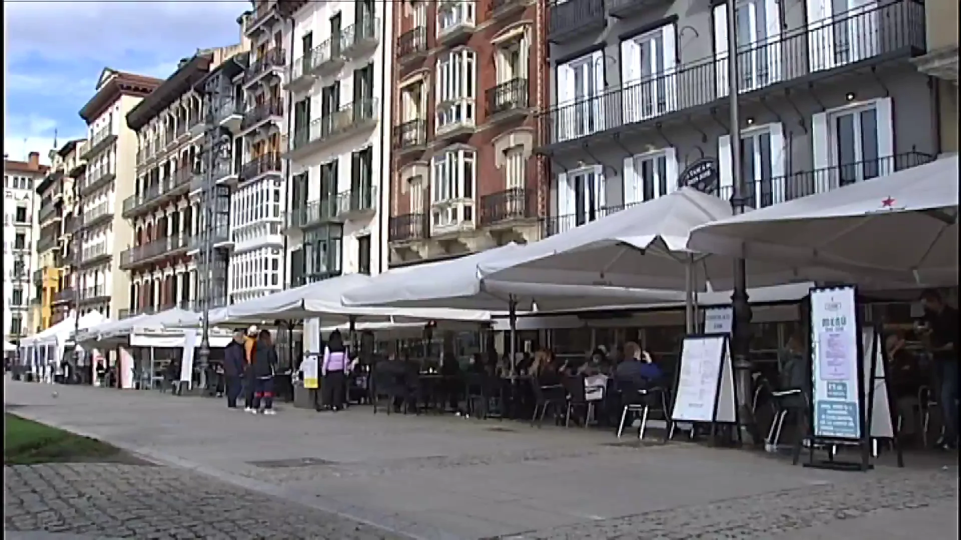 Extremadura levanta el cierre perimetral de sus municipios y reabre la hostelería hasta las 18:00 horas Extremadura levanta el cierre perimetral de sus municipios y reabre la hostelería hasta las 18:00 horas