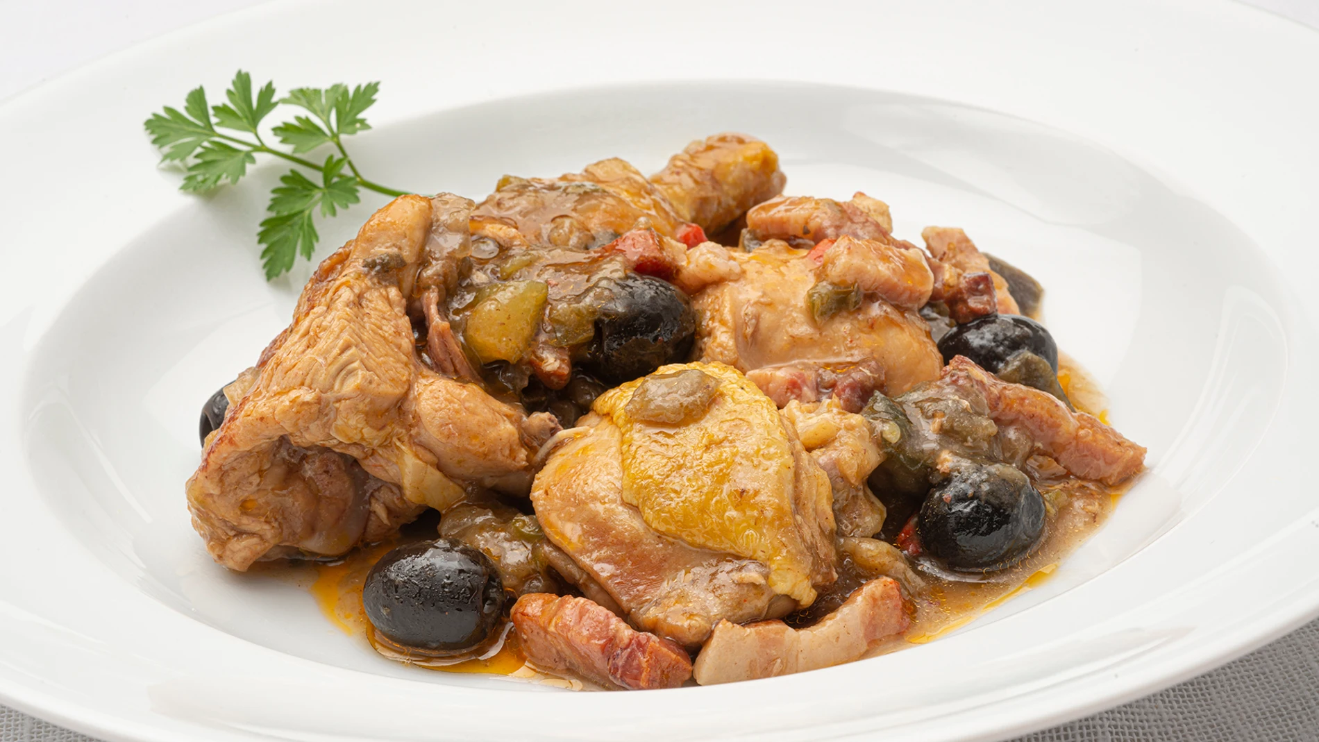 La receta más "completa y económica" de Arguiñano: pollo a la campesina