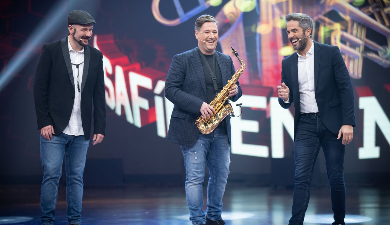 La divertida imitación de Carlos Latre como Santiago Segura