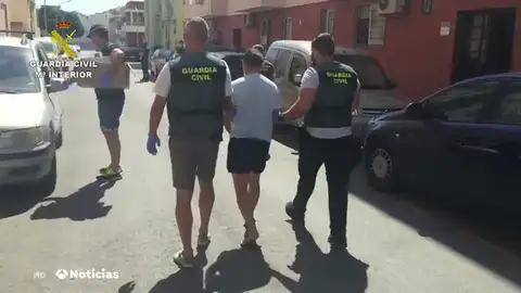 Una madre descubre a través de mensajes de WhatsApp que su hija menor de edad estaba siendo prostituida en Almería Una madre descubre a través de mensajes de WhatsApp que su hija menor de edad estaba siendo prostituida en Almería