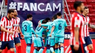 Los jugadores del Levante celebran el gol de Morales ante el Atl&eacute;tico de Madrid